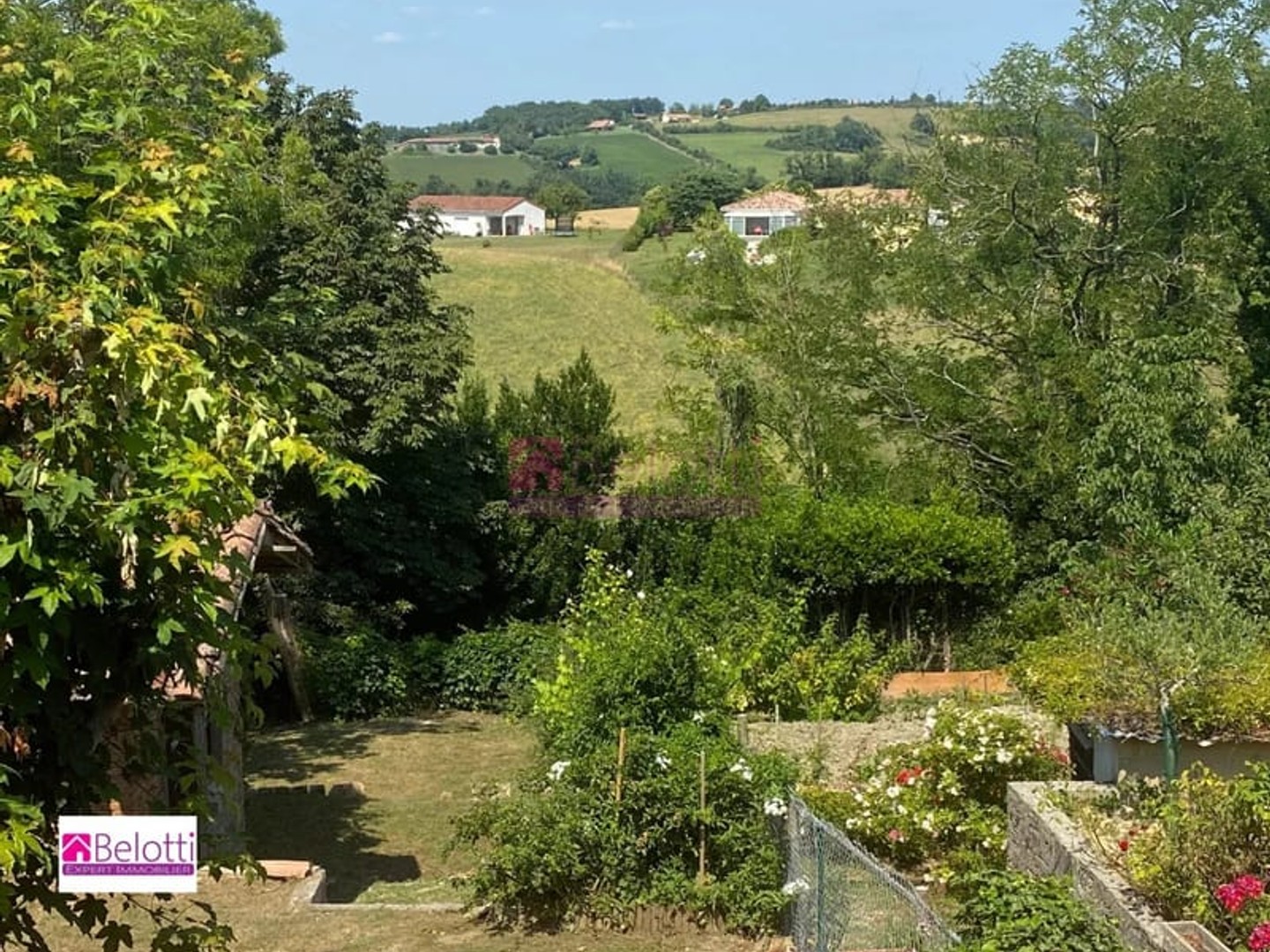 VUE DÉGAGÉE SUR LES VALLONS