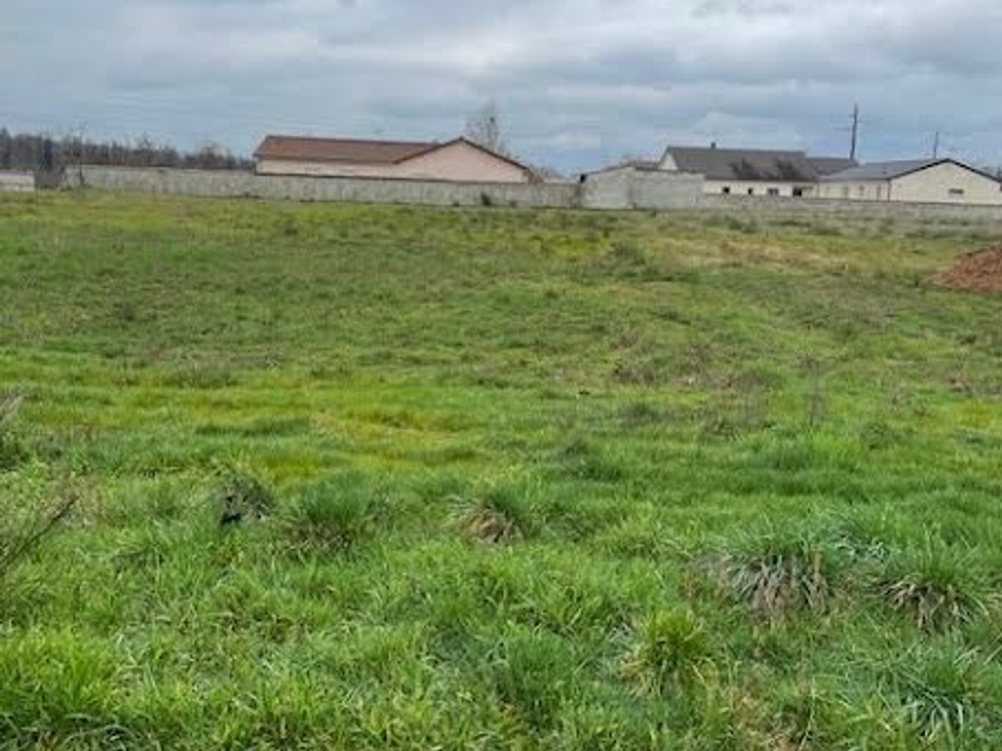 Terrain 909 m²