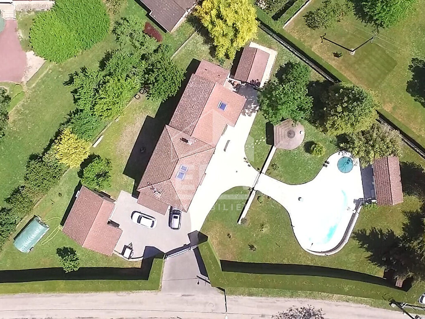Maison à vendre - 8 pièces - 206m2 - Lagnieu (01150)