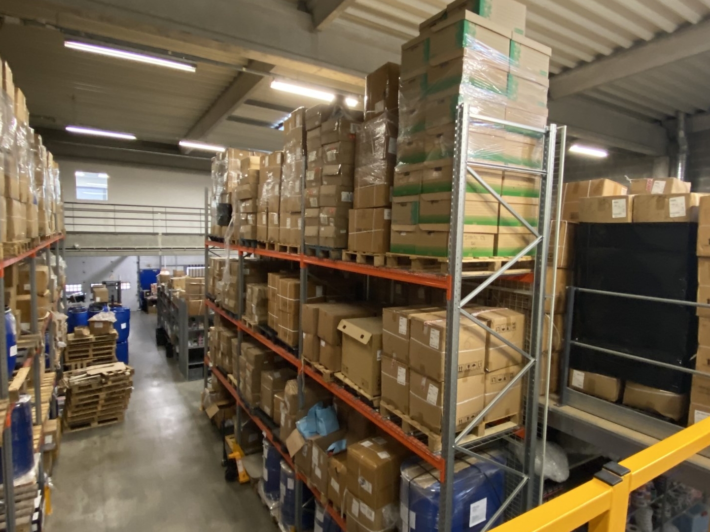 Locaux à vendre - 613m2 - Stains (93240)