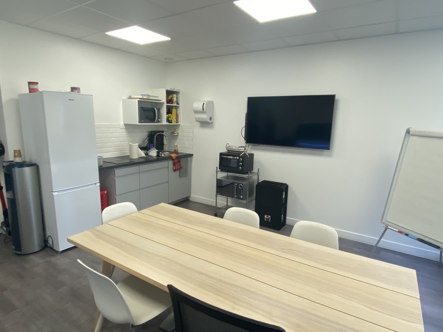 Locaux à vendre - 613m2 - Stains (93240)