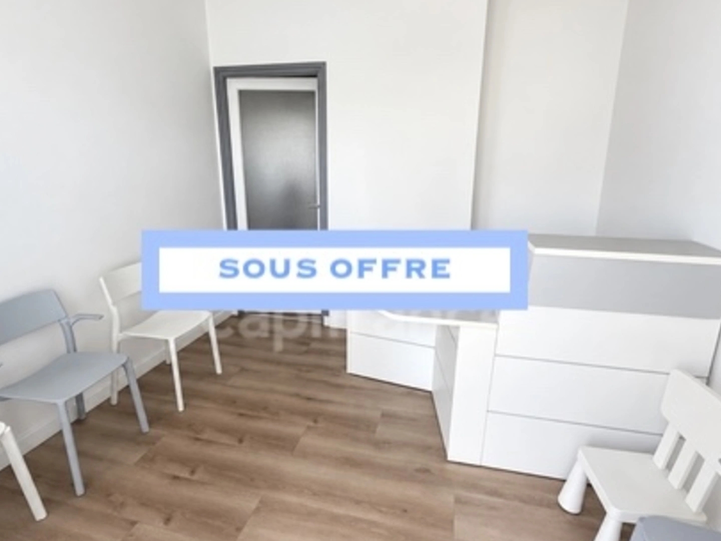 Bureau 4 pièces 8 m²