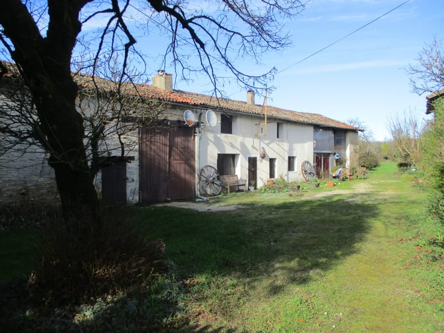 Ensemble immobilier de deux maisons.