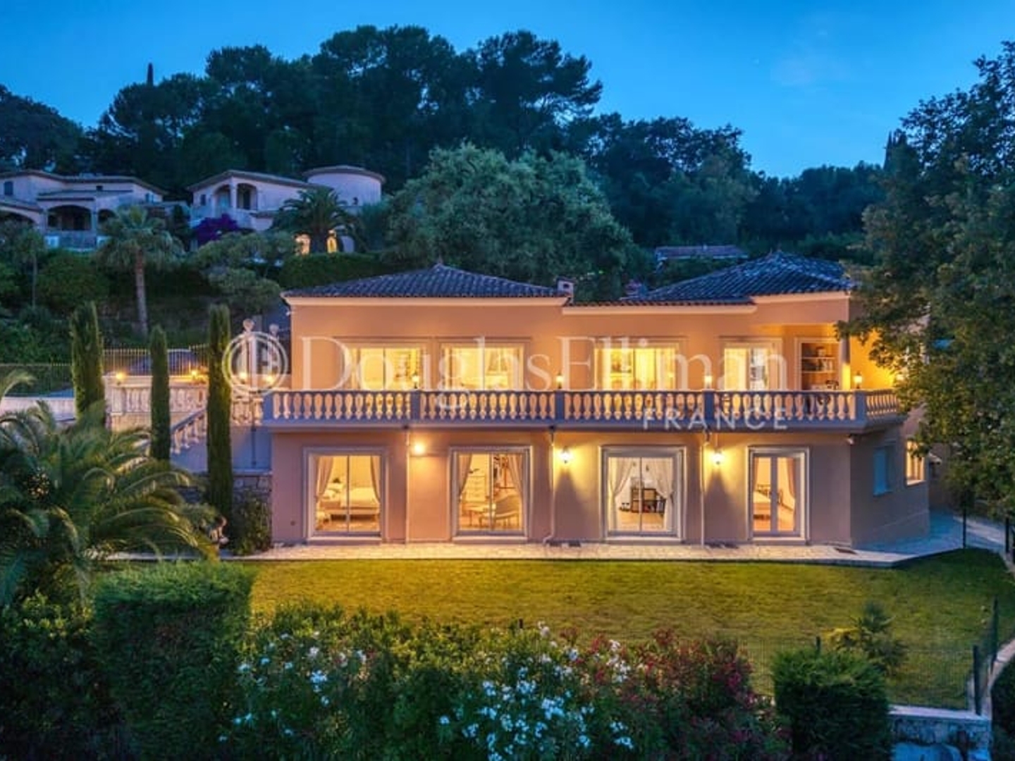 VALLAURIS / SUPER CANNES - Superbe villa de style méditerranéenne