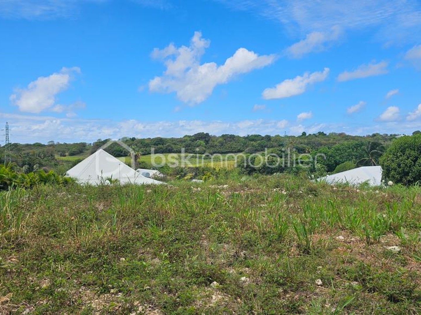 Terrain 588 m²