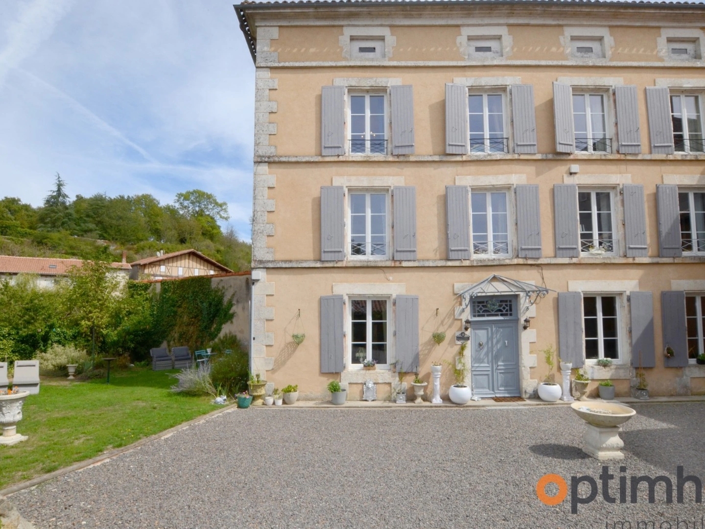 🏡 Maison de caractère du XIXe siècle au coeur de Confolens