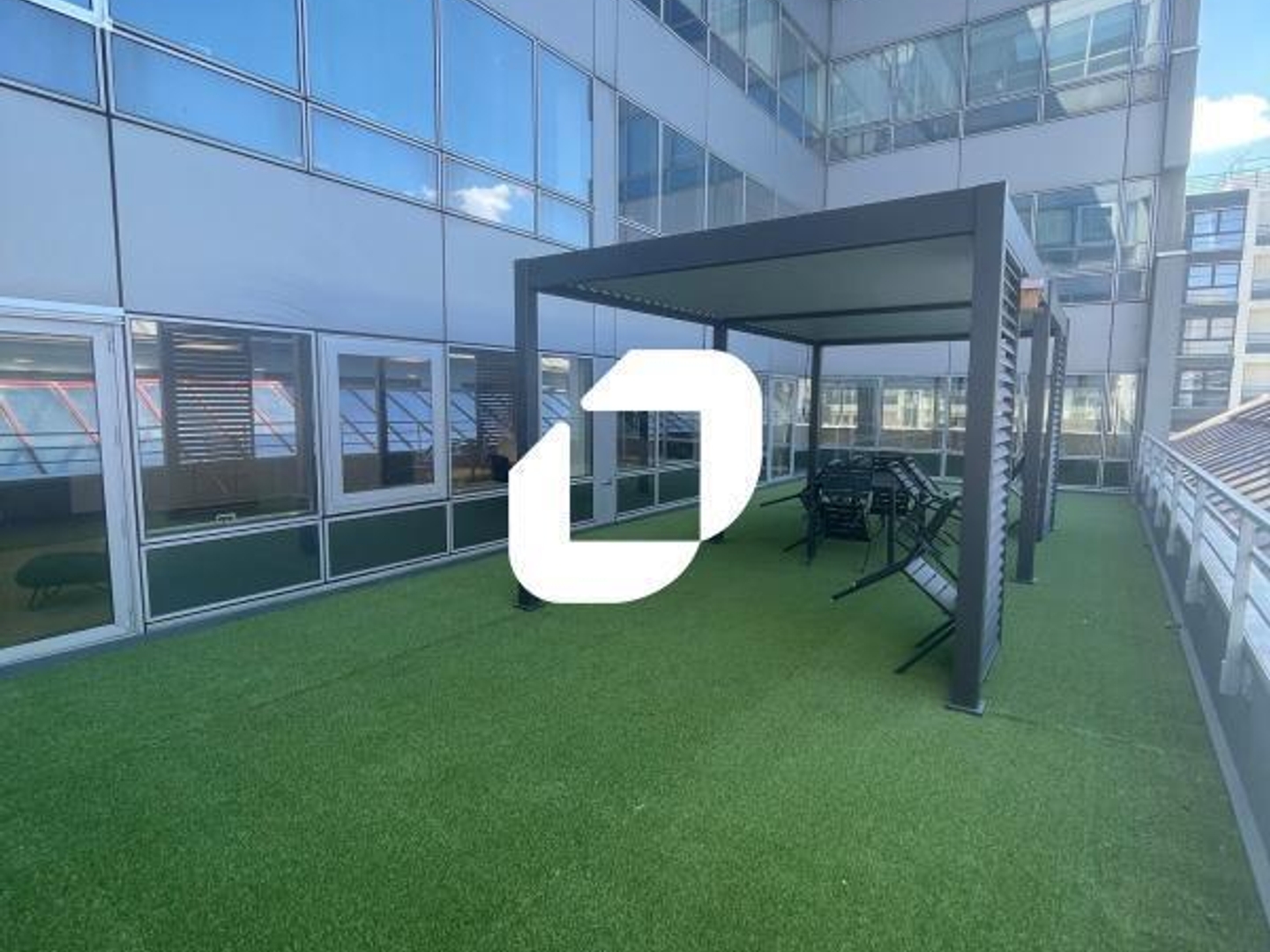 A VENDRE, BUREAUX FONCTIONNELS ET CLIMATISES