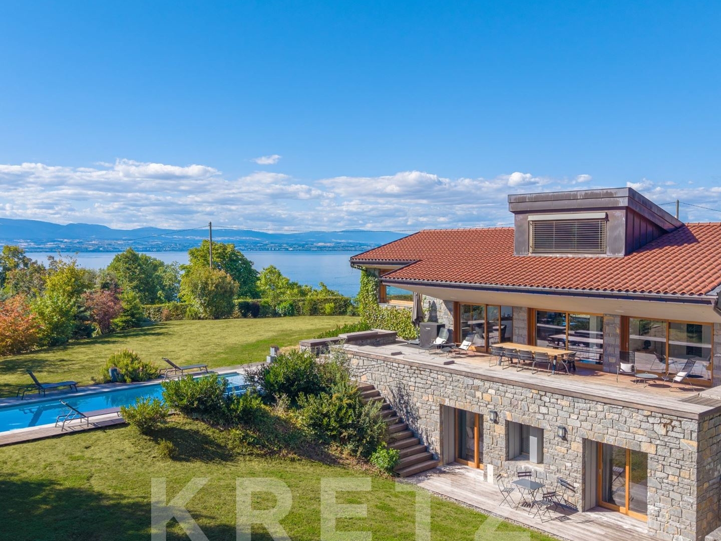 ÉVIAN-LES-BAINS — Villa d'Architecte sur le Golf - Vue Lac