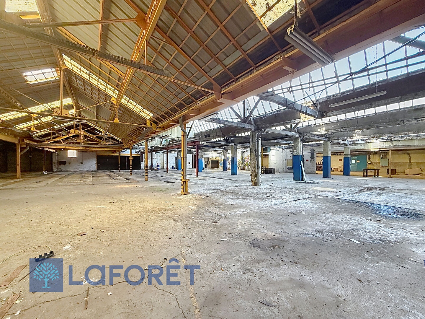 Immeuble commercial 2000 m²