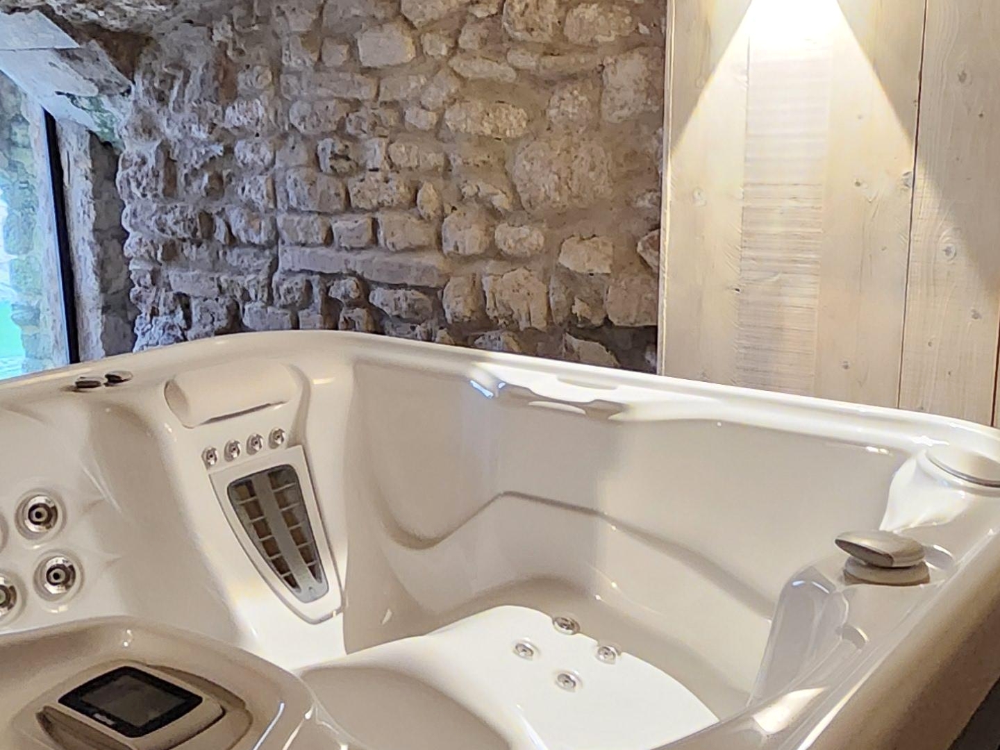 Maison à vendre - 9 pièces - 213m2 - Saint-Restitut (26130)