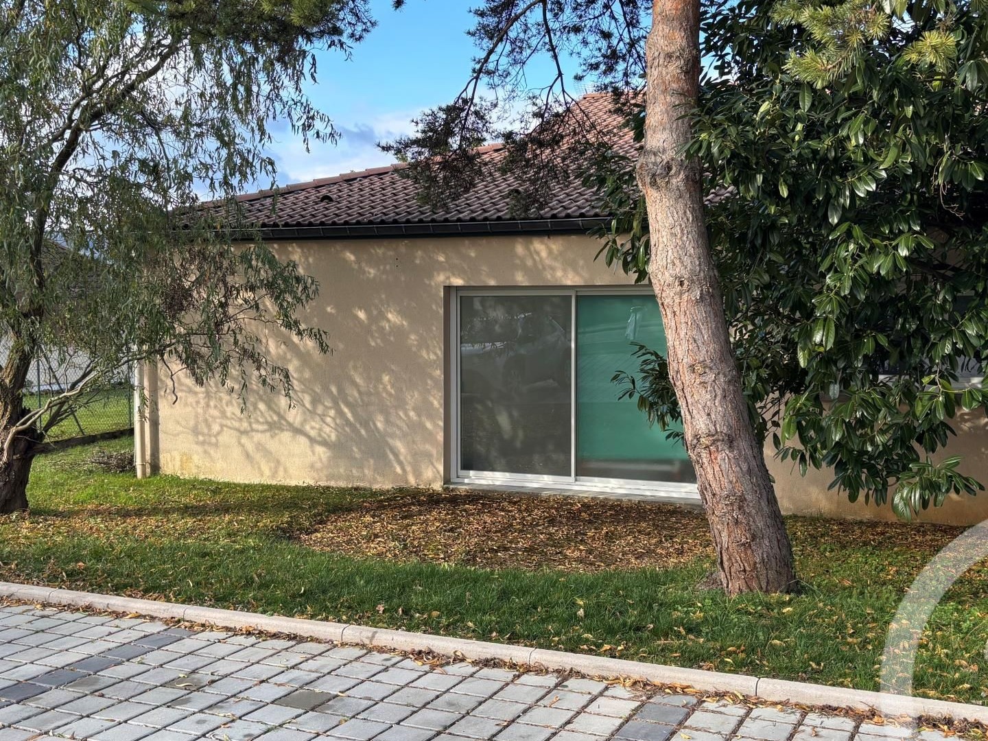 Local professionnel 191 m²