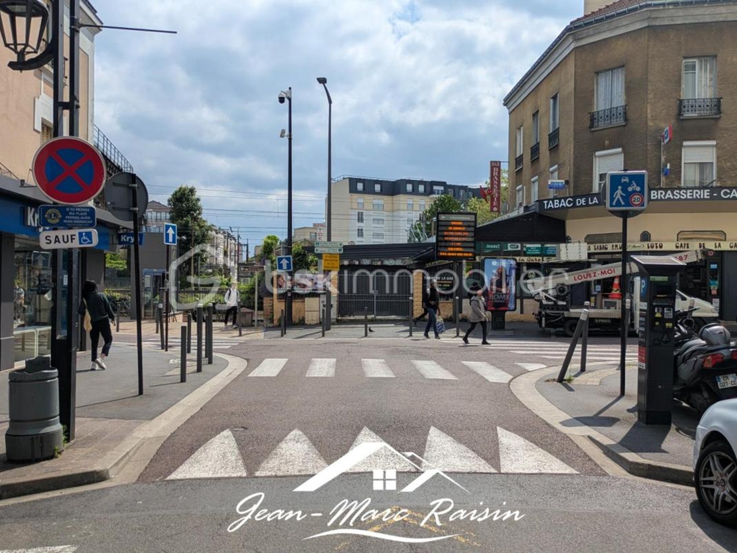 À VENDRE  Local commercial 50 m²  Emplacement privilégié à Aulnay-sous-Bois, au pied de la gare