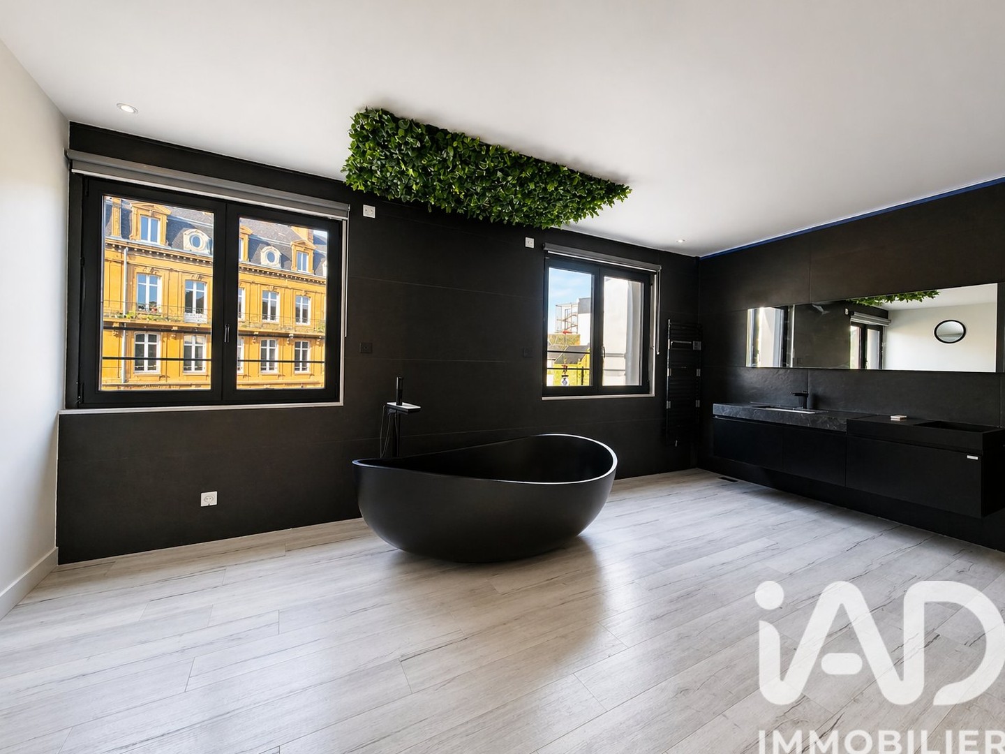 Immeuble commercial 3 pièces 115 m²