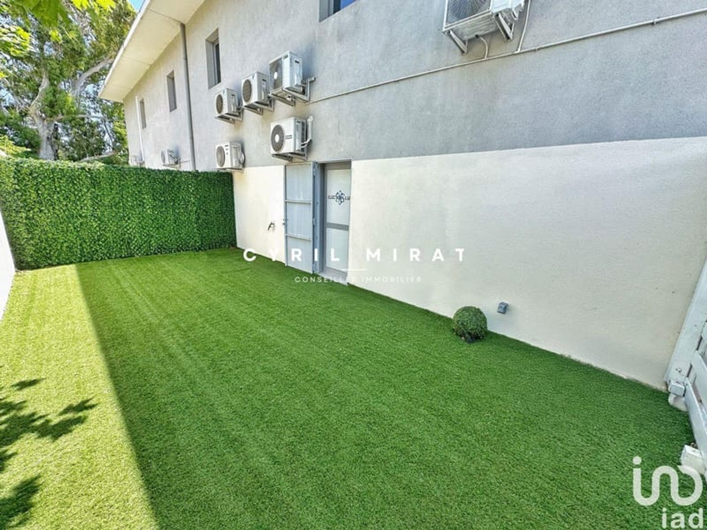 Immeuble commercial 60 m²
