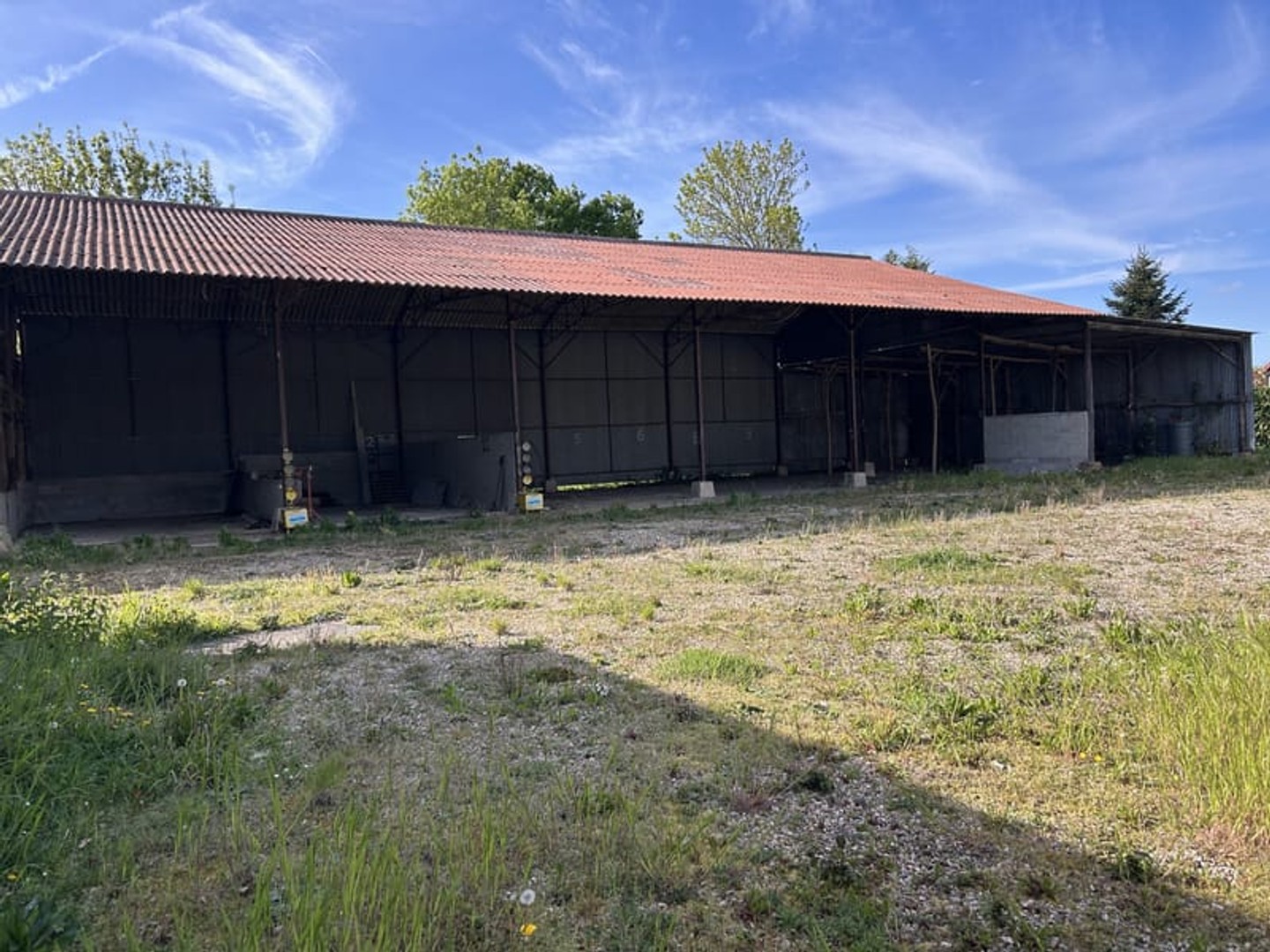 Longnes - Hangar de 500 m2 sur un terrain constructible de 2167 m2