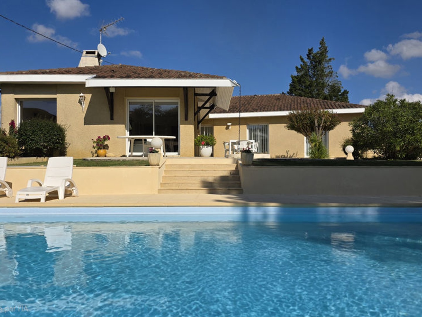 MAISON AVEC DOUBLE HABITATION T7 - 203M2 EN CAMPAGNE AVEC TERRAIN DE 4250M2 ET GARAGE / PROCHE EAUZE