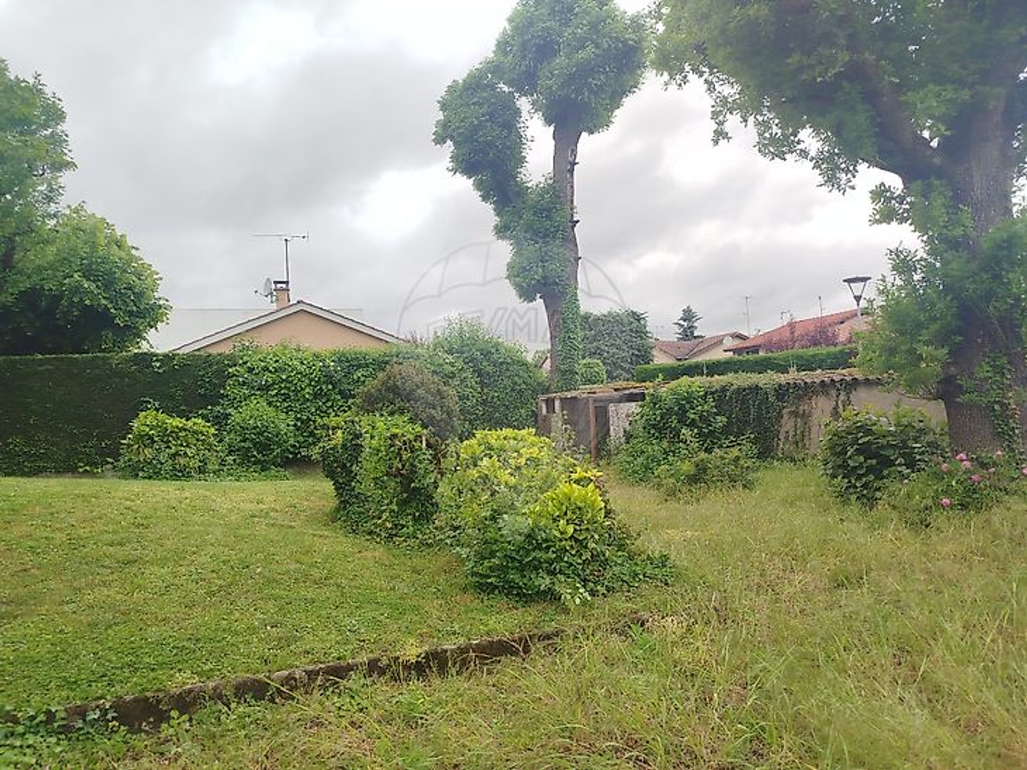 Parking / garage / box à vendre - Villefranche-Sur-... (69400)