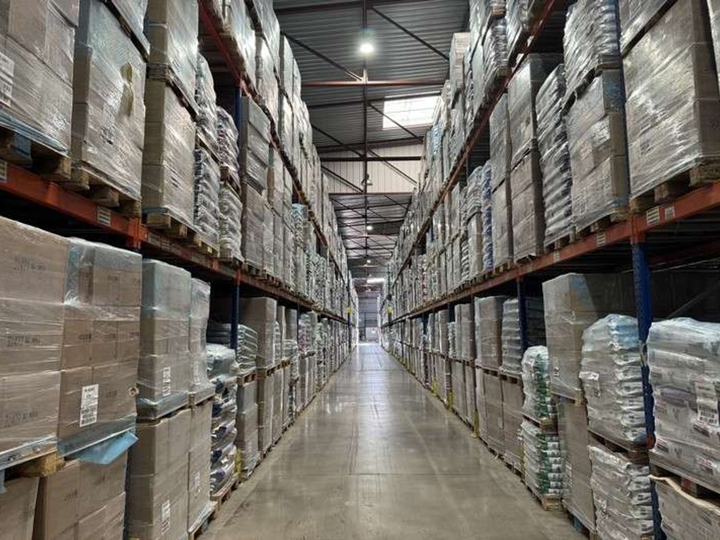 Plateforme logistique de 26500m² à vendre à Nîmes