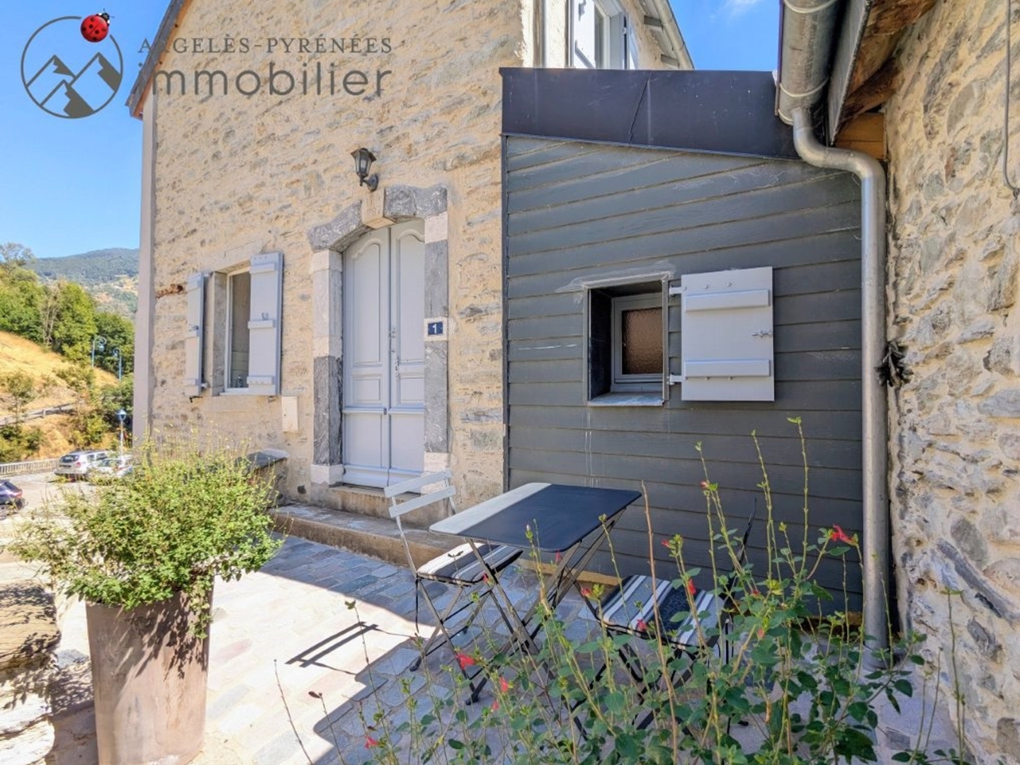 Charmante maison en pierre 2 chambres · Village perché du Pa