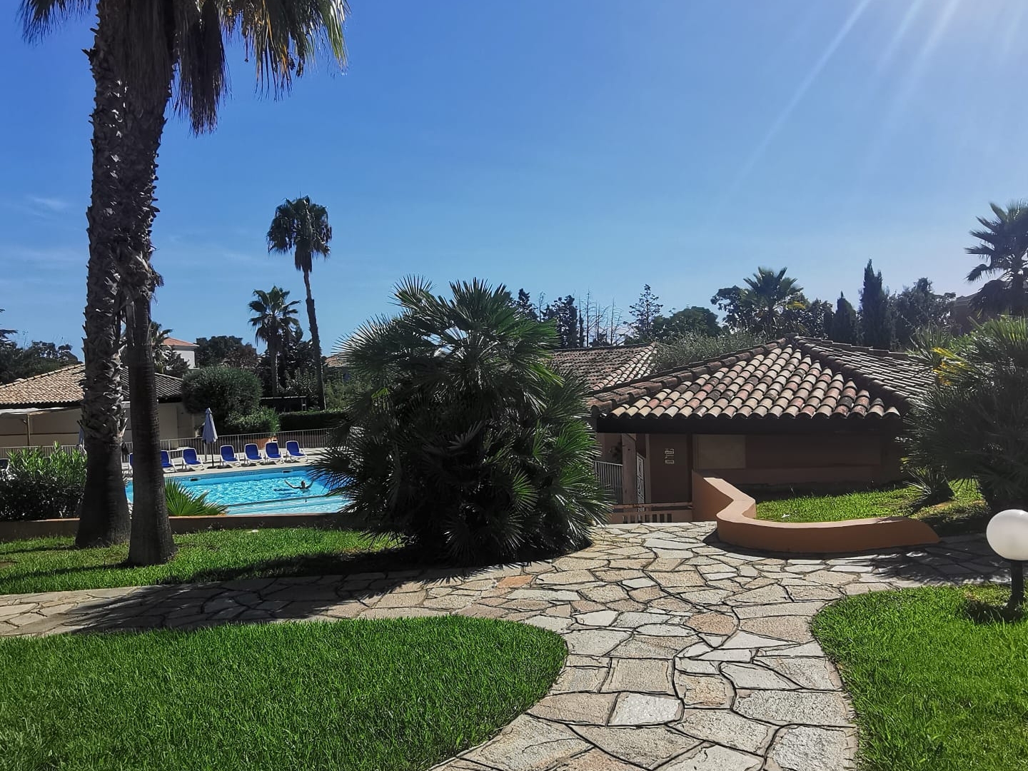 T3 AVEC TERRASSE BRAVONE, VUE JARDIN