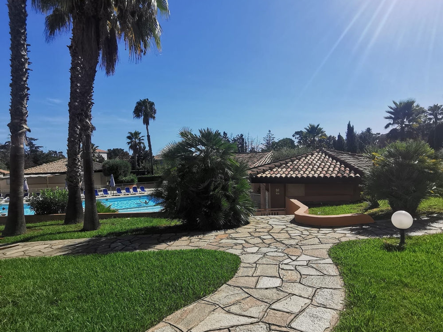T3 AVEC TERRASSE BRAVONE, VUE JARDIN