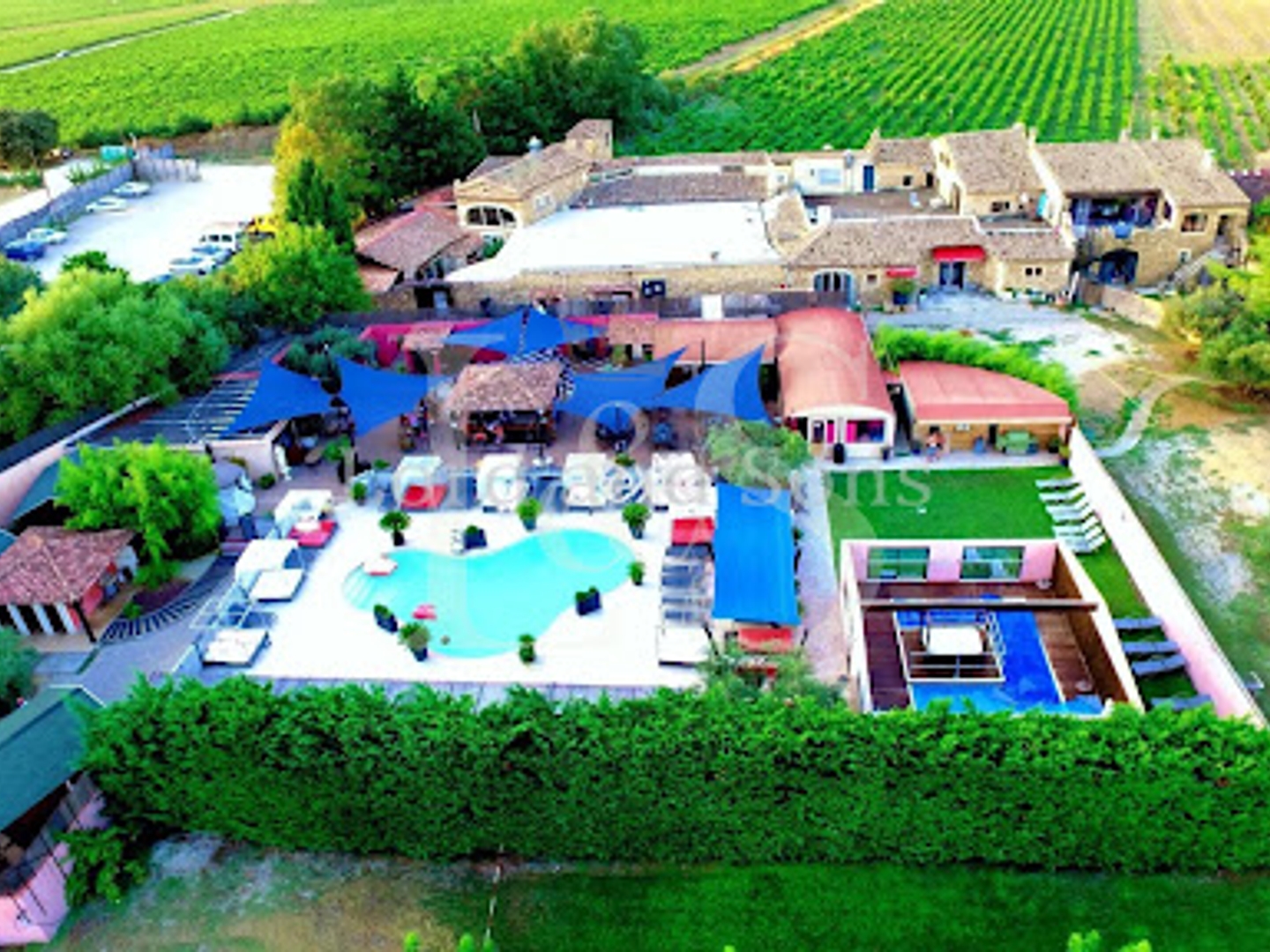 Mas provençal 30 pièces 1500 m²