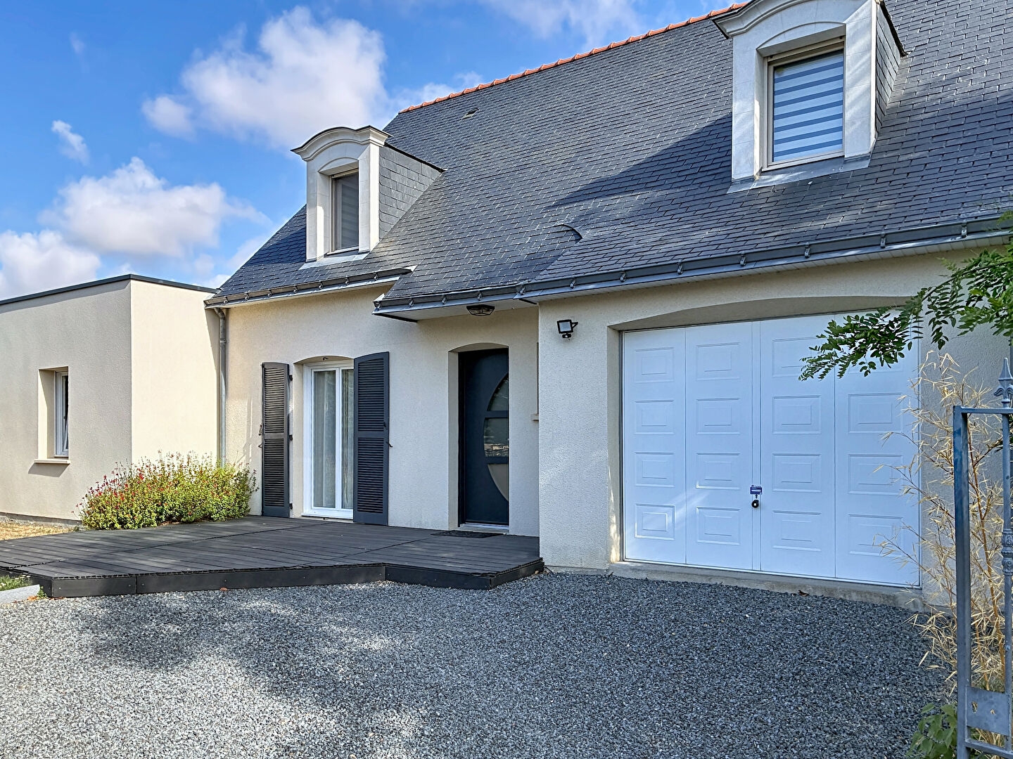 Saint-Denis-d'Anjou : maison 4 chambres avec suite parentale et garage