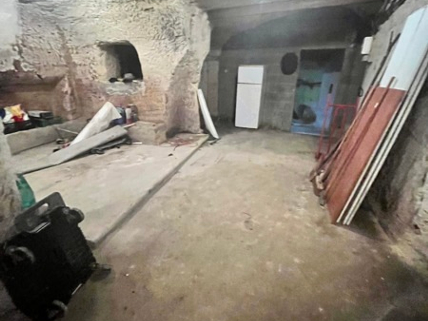 Cave 90 m²