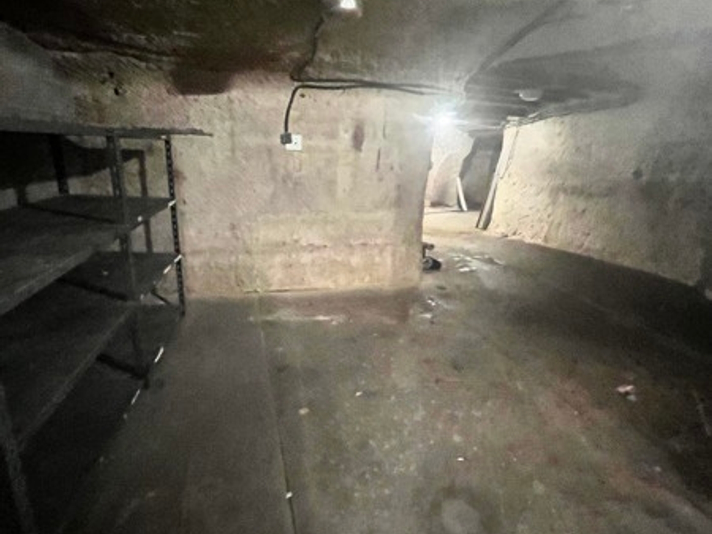 Parking / garage / box à vendre - 90m2 - Rochecorbon (37210)