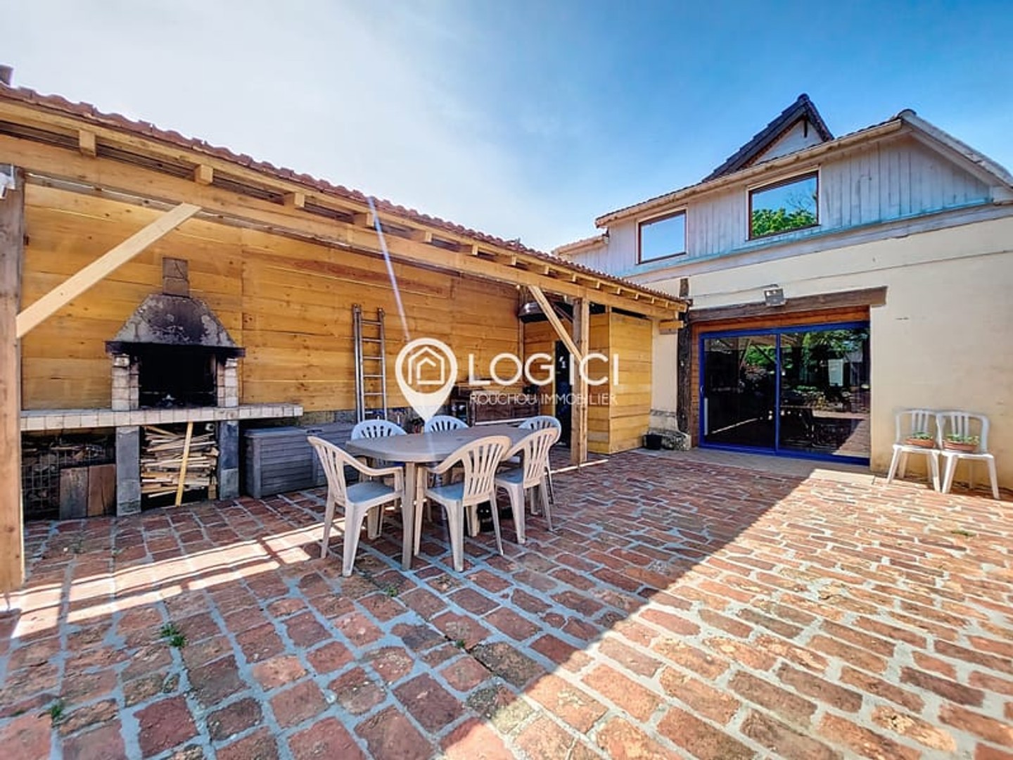 Maison rénovée avec prestations modernes et extérieur cosy