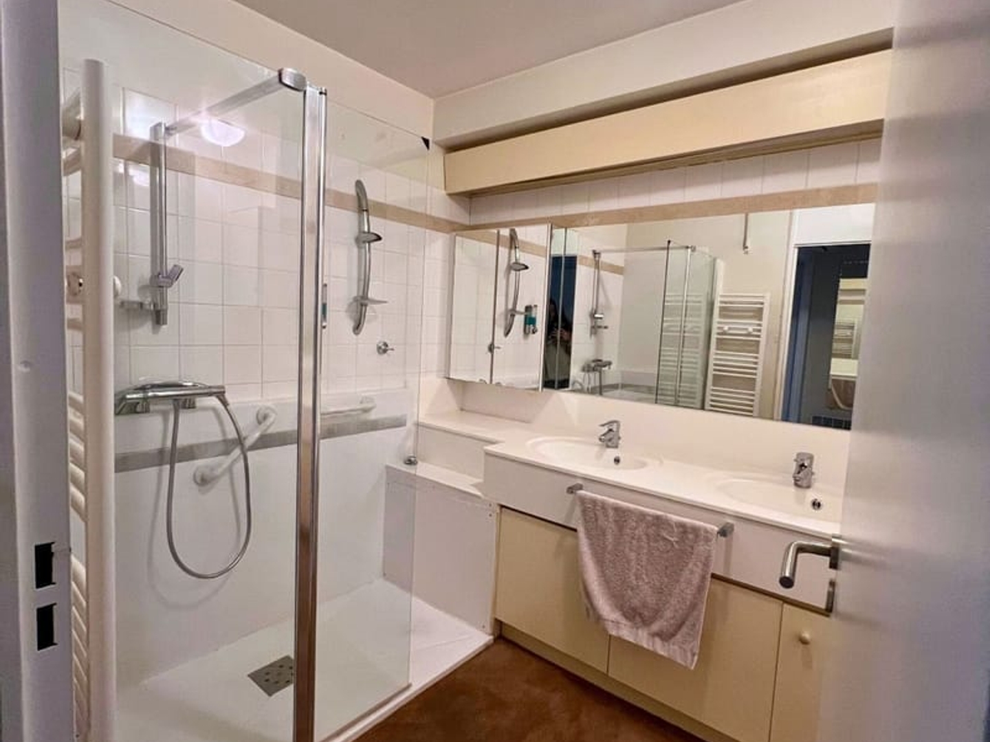 Appartement à vendre - 4 pièces - 117m2 - Aix-En-Provence (13100)