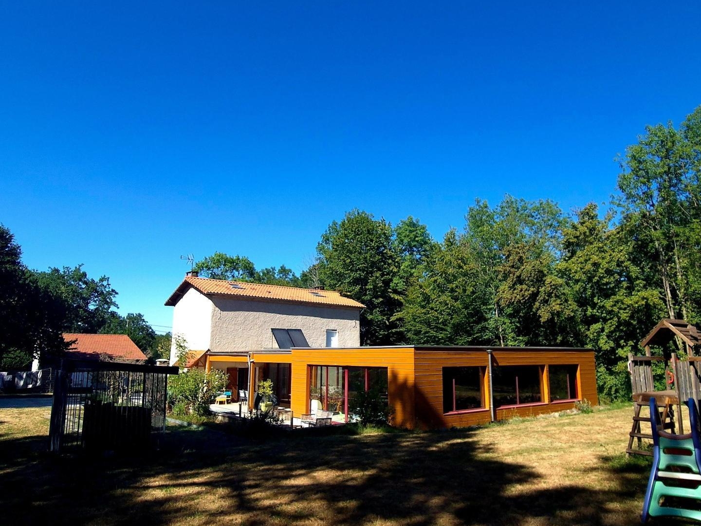 Maison à vendre - 7 pièces - 271m2 - Vinzelles (63350)