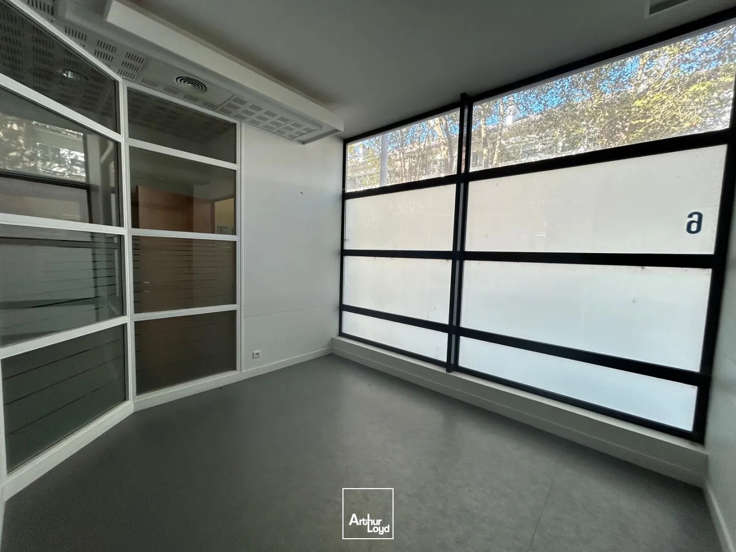 Parking / garage / box à vendre - 451m2 - Saint-Nazaire (44600)